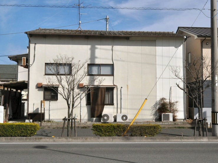 外観を西側より撮影