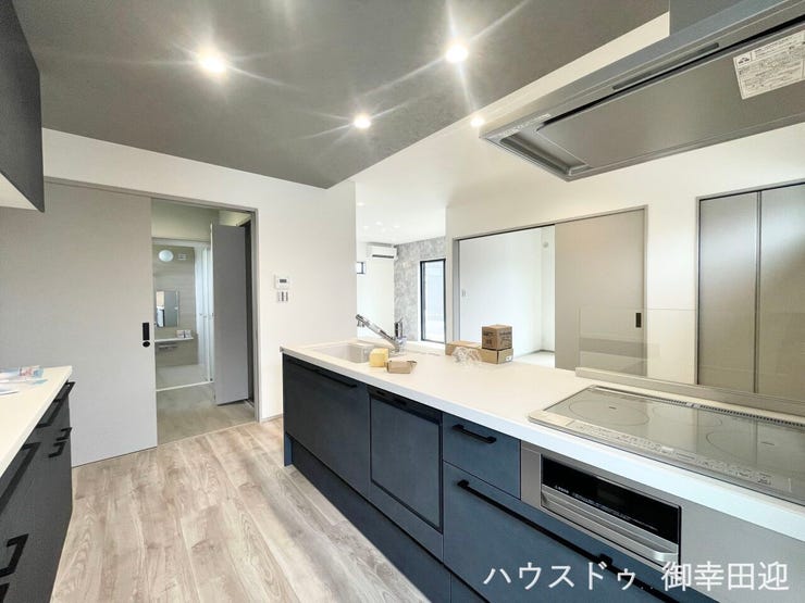 ■家族の「美味しい」が集まる舞台■高い機能性と美しいデザインを両立。料理する人も、待つ人も、笑顔になれる場所です。