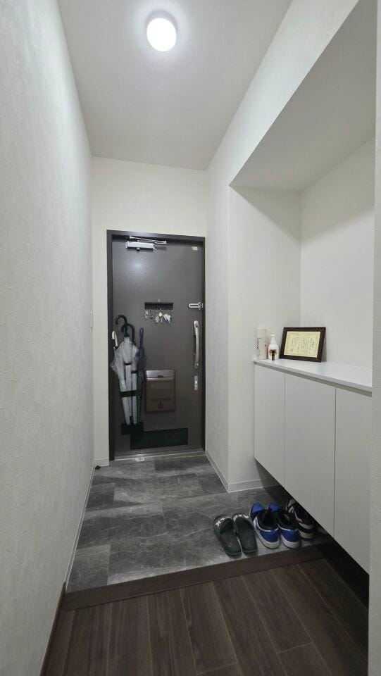 靴をすっきり収納できる下駄箱付き