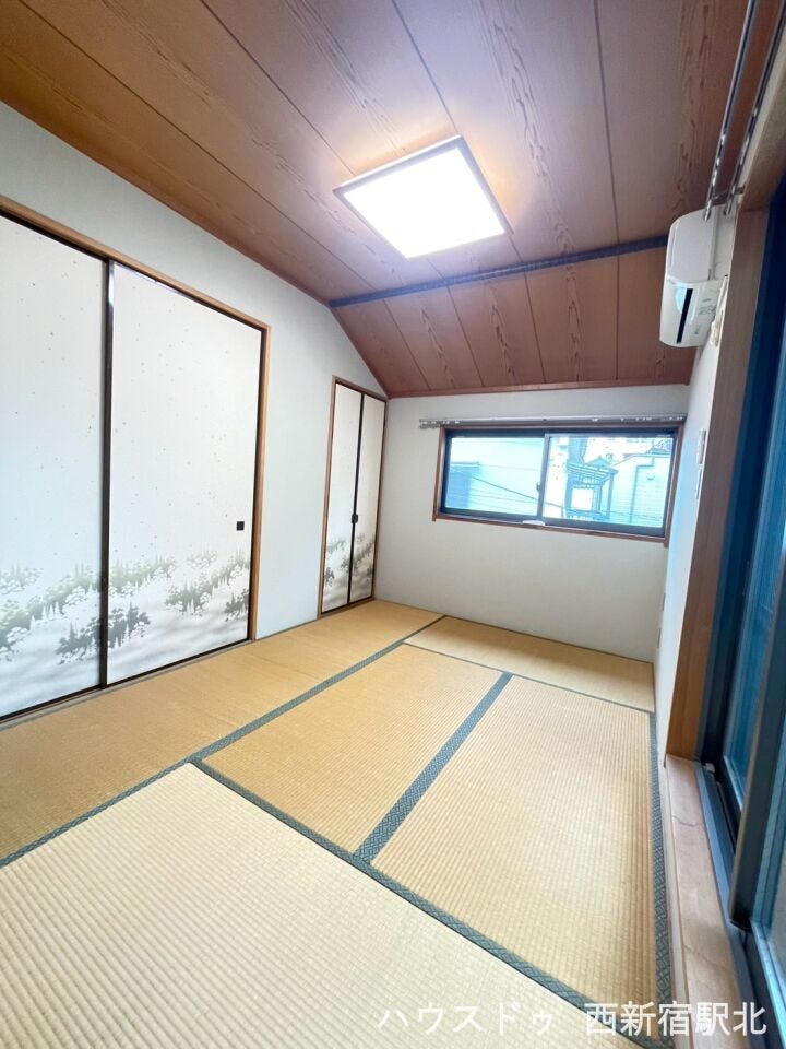 畳ならではの落ち着きが感じられる、くつろぎの空間です。
