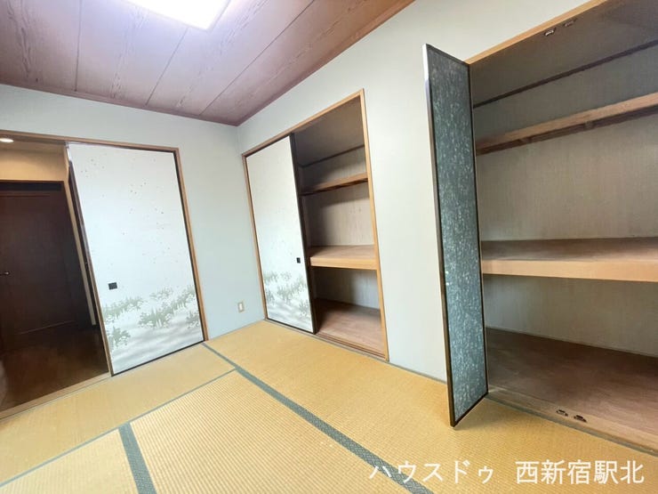1部屋に3ヶ所の収納スペースを備え、衣類や日用品などを用途別にすっきり収納できます♪