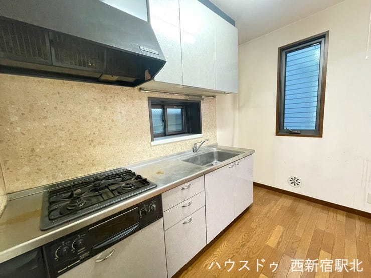 作業スペースをしっかり分けられる独立キッチン。お料理に集中できる使いやすい間取りです。