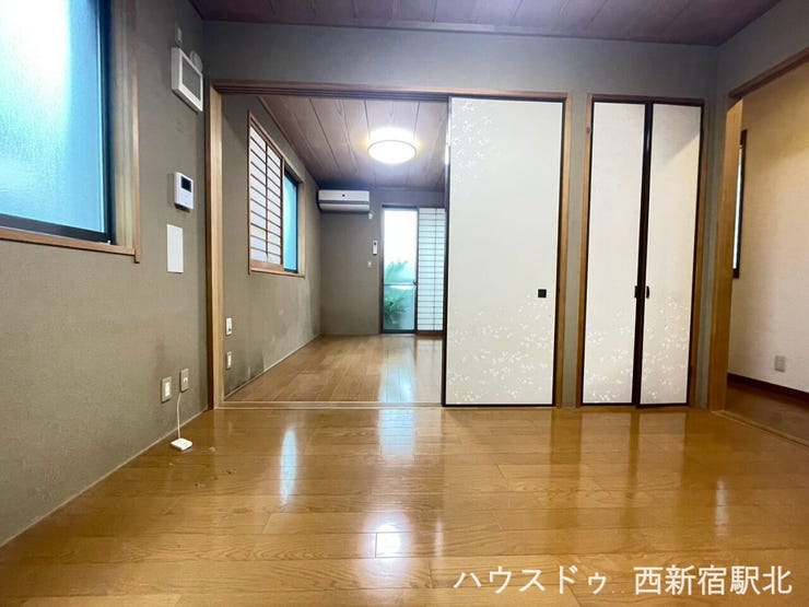 居室は襖で仕切られており、開放して広々と使ったり、閉めて個室として使ったりと、用途に合わせてお使いいただけます。
