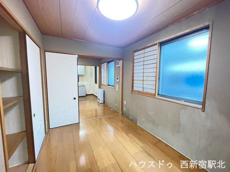 和の落ち着いた雰囲気と、フローリングの使いやすさを兼ね備えた居室です。