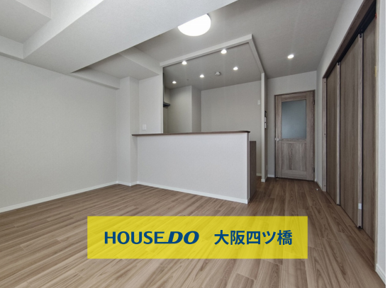 【リビング】
フルリフォーム済み☆
新品同様の室内でお過ごしいただけます♪