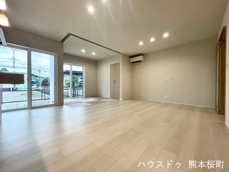 ■安らぎと笑顔の中心地■陽光が優しく降り注ぎ、会話が自然と弾む。ここでは、毎日が特別な時間へと変わります。