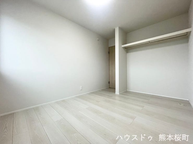 ■2階5.2帖洋室■寝室、書斎、趣味の部屋。家族の成長やライフスタイルに合わせ、様々な使い方ができる快適な空間です。