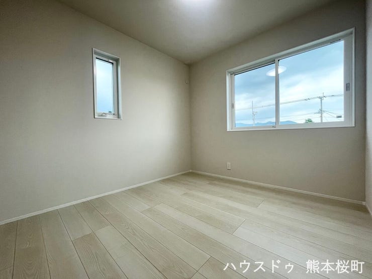 ■2階5.2帖洋室■寝室、書斎、趣味の部屋。家族の成長やライフスタイルに合わせ、様々な使い方ができる快適な空間です。