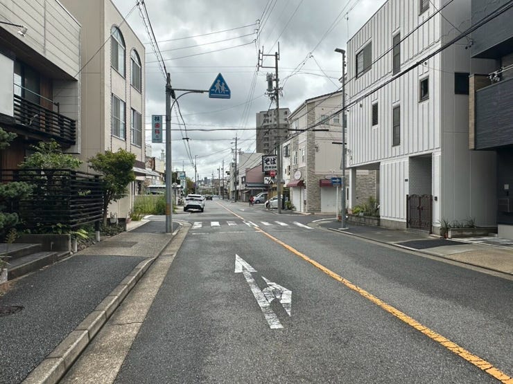 ■南道路 約10.9m、間口約6.0mありますので、お車の出し入れがラクラクです♪