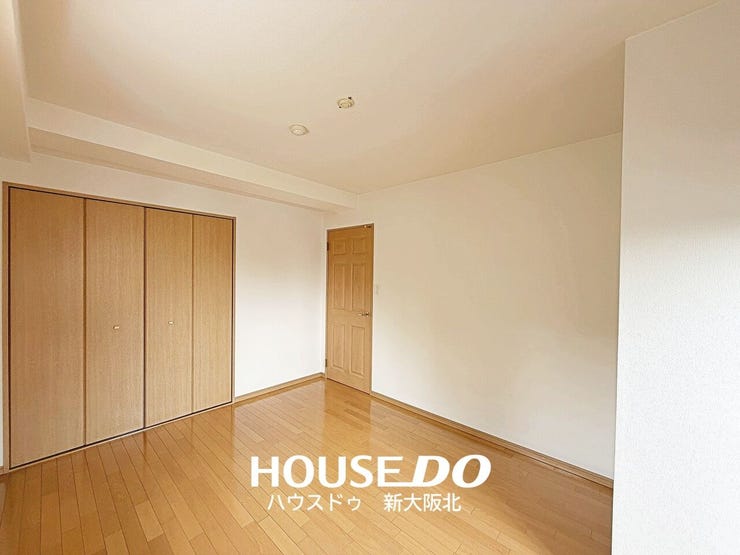 ■7.2帖洋室
■フローリングは、飲み物などをこぼしてもサッとひと吹きで汚れがとれるのでお掃除が楽々です!