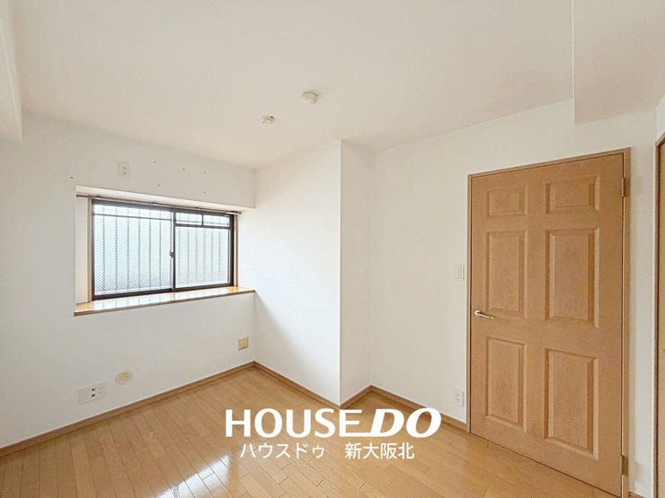 ■5.2帖洋室
■子供部屋や寝室などにお使いいただける洋室が2部屋ございます!
■2つの洋室はリビングを通らずに入室できる独立性の高いお部屋です◎