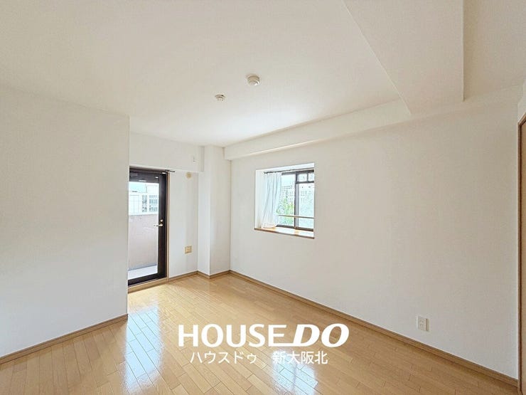 ■7.2帖洋室
■ダブルベッドを置いても十分なスペースがあるので寝室にもおススメのお部屋です!