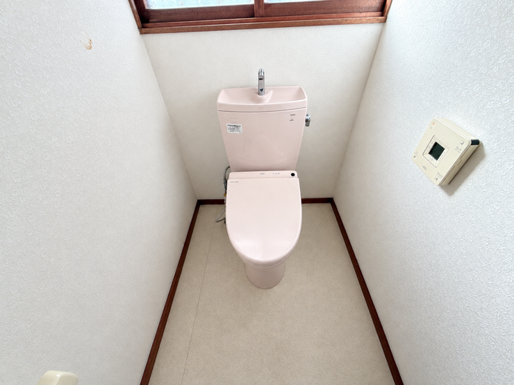 ■換気が容易な窓があるトイレです!