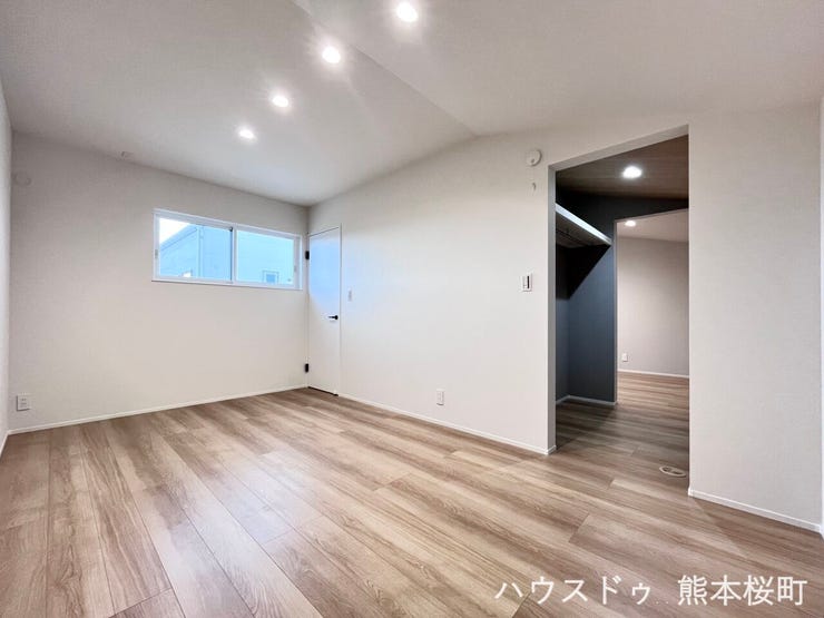 ■2階7.5帖洋室■寝室、書斎、趣味の部屋。家族の成長やライフスタイルに合わせ、様々な使い方ができる快適な空間です。