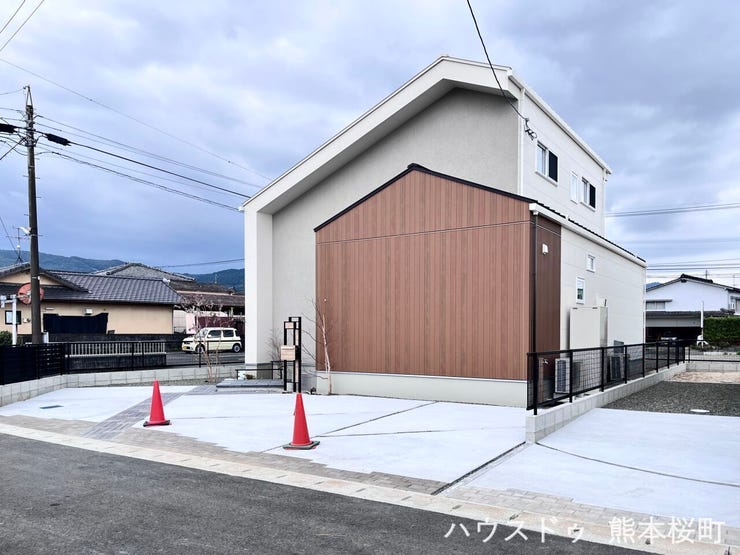 ■車と趣味の幅が広がる場所■単なる駐車スペースではない、洗車やタイヤ交換、DIYにも使える多目的な屋外スペースです。