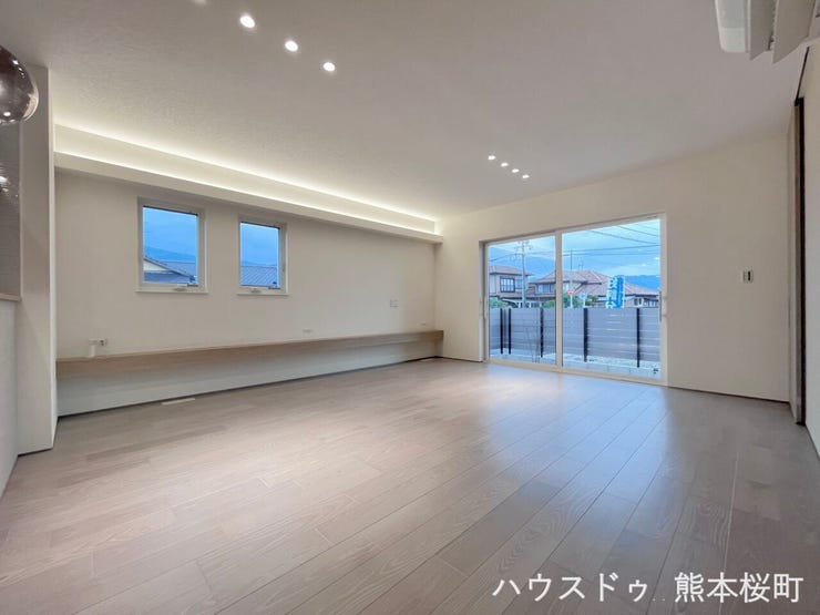 ■安らぎと笑顔の中心地■陽光が優しく降り注ぎ、会話が自然と弾む。ここでは、毎日が特別な時間へと変わります。