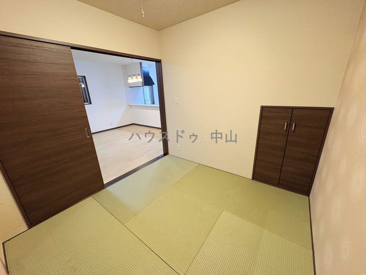 \暮らしにゆとりをもたらす和の空間/
客間や寝室、お子さまの遊び場、在宅ワークにも活躍する万能な和室。落ち着きある空間として使いやすく、暮らしの幅を広げてくれます。