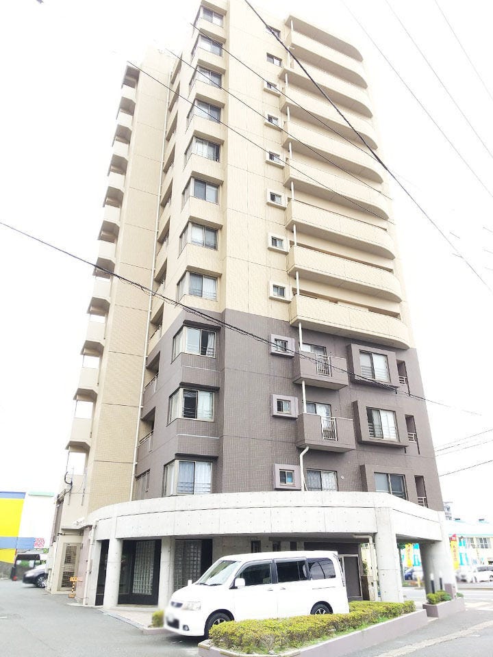 【外観】
全室フローリング♪小倉南区葛原サンパーク安部山公園◎角部屋◎ペット相談可能◎エレベーター◎オートロック