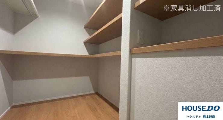 各部屋の収納とは別にもウォークインクローゼットがついてます♪衣替えの収納に便利ですね。