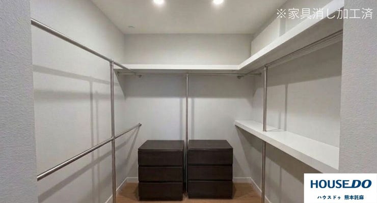たくさん収納できるウォークインクローゼットがお部屋の中にあるのが便利です♪