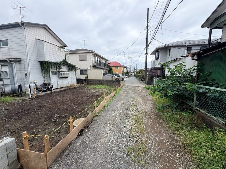 前面道路を含め、現地には写真では伝わらない魅力が広がっています。