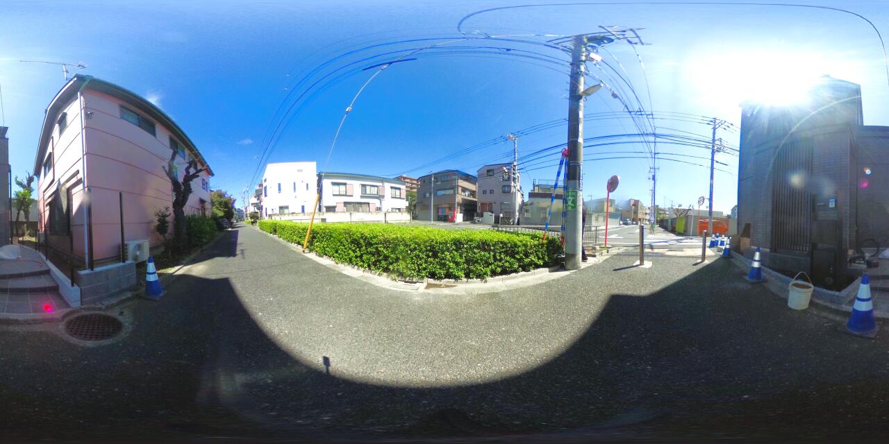 前面道路含む外観