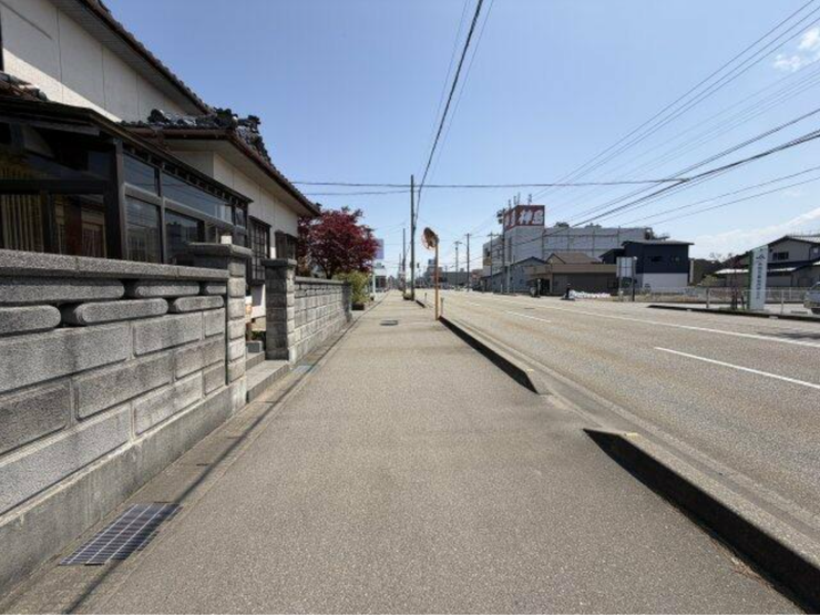 西側から