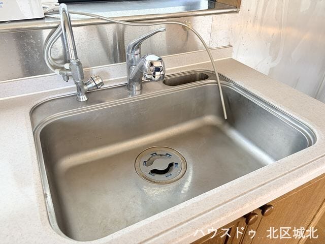 大きな鍋やフライパンも洗いやすい、使い勝手の良いワイドシンク。