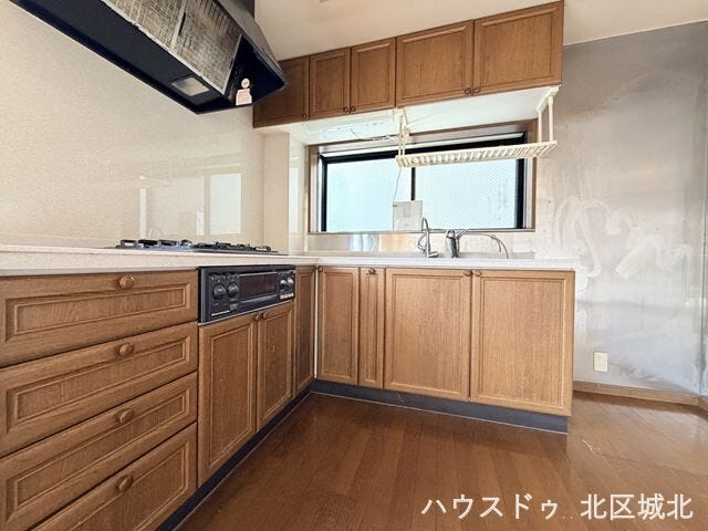 家族と会話を楽しみながらお料理ができるキッチン。広々とした空間でゆとりある暮らしを実現します。