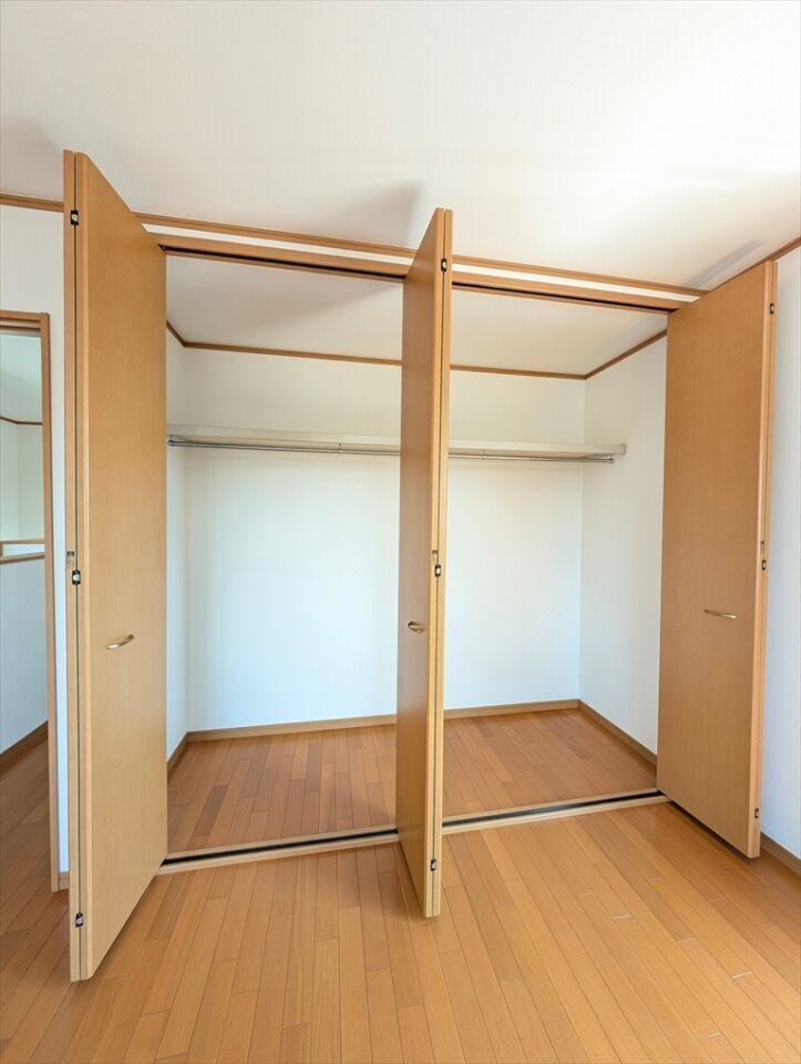 各部屋に収納スペースがあります