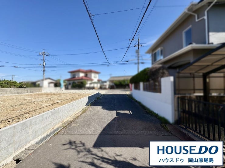 南西側前面道路は約4.0mの幅員です。