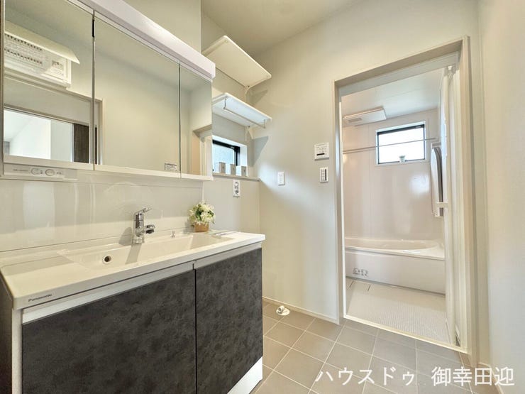 ■清々しいリフレッシュ空間■自分を磨き、気持ちを切り替える。心地よい光が差し込むプライベートスペース。