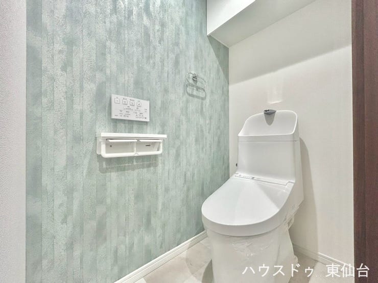 シンプルイズザベストトイレ♪もちろん温水洗浄便座付きです♪