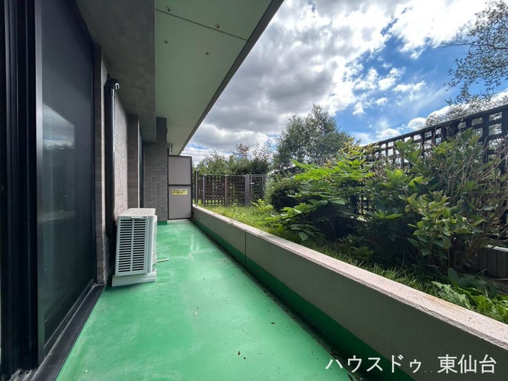 テラスから緑を楽しめます♪