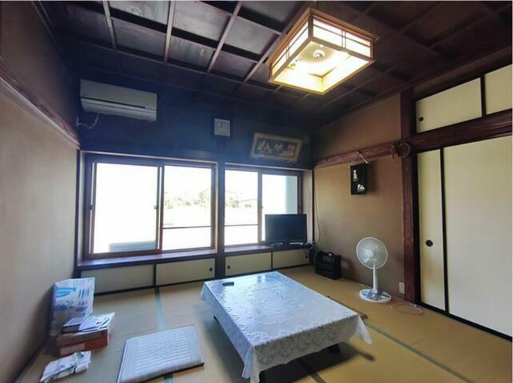 大切に使われてきたことが感じられる、趣のある和室。
