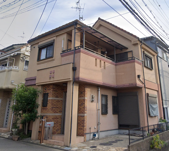 【外観】
外観:●【陽当り・通風に優れた角地立地】あたたかみのある落ち着いた外観デザイン。2面公道に面し開放感たっぷりです。