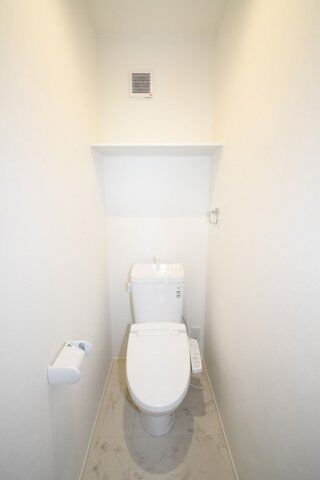 2階にもトイレを設置!夜間に1Fへ降りることもないのでお子様でも安心できます♪※施工事例