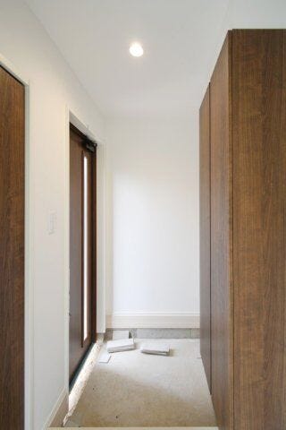 シューズボックスはトールタイプのスラっとした見た目ですっきり収納できてとても便利です♪※施工事例