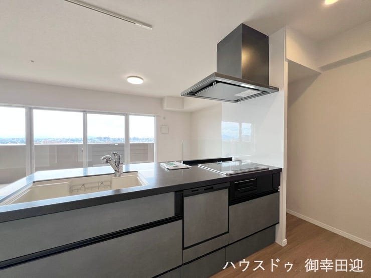■家族の「美味しい」が集まる舞台■高い機能性と美しいデザインを両立。料理する人も、待つ人も、笑顔になれる場所です。