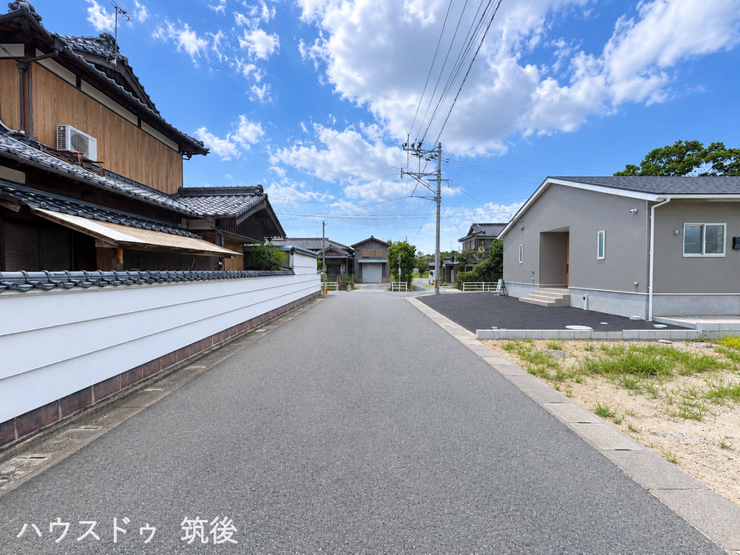 【前面道路】前面道路は幅員約5.99mとゆとりがあり、駐車時の運転もラクラク!落ち着いた住環境も魅力です