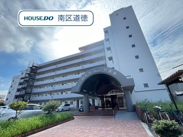 総戸数62戸。ペットと暮らせるマンションです♪
「イオンモール新瑞橋店」まで徒歩約11分と、ショッピングにも便利な立地です。