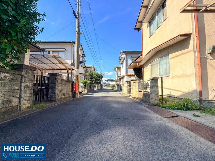 【子育て家族も安心の静かな環境】
周辺施設が充実した便利な住環境!閑静な住宅街に位置し、小さなお子様がいるご家庭も安心して過ごせます。落ち着いた街並みで快適な新生活を始めませんか?