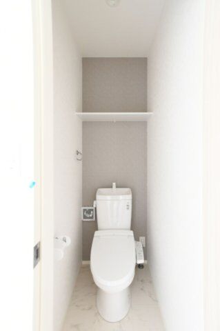 2階にもトイレを設置!夜間に1Fへ降りることもないのでお子様でも安心できます♪※施工事例