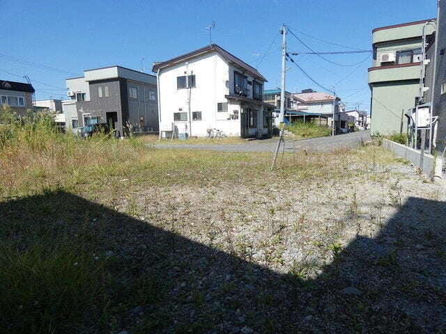 物件の奥側から撮影しました。
(南側の端)