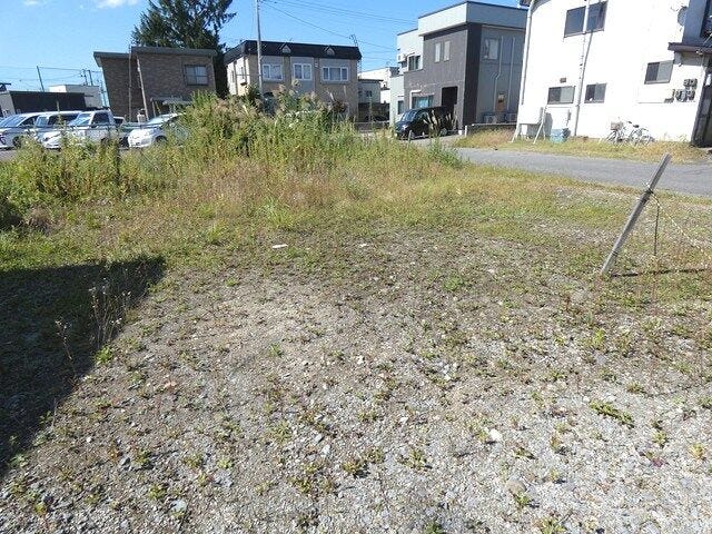 物件の奥側から撮影しました。
(南側)