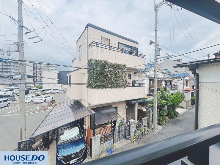 バルコニーから見渡せるすっきりとした景観!近隣の街並みや空が広がり、前面に視界を遮る大きな建物がないため気持ちの良い開放感を感じられます☆