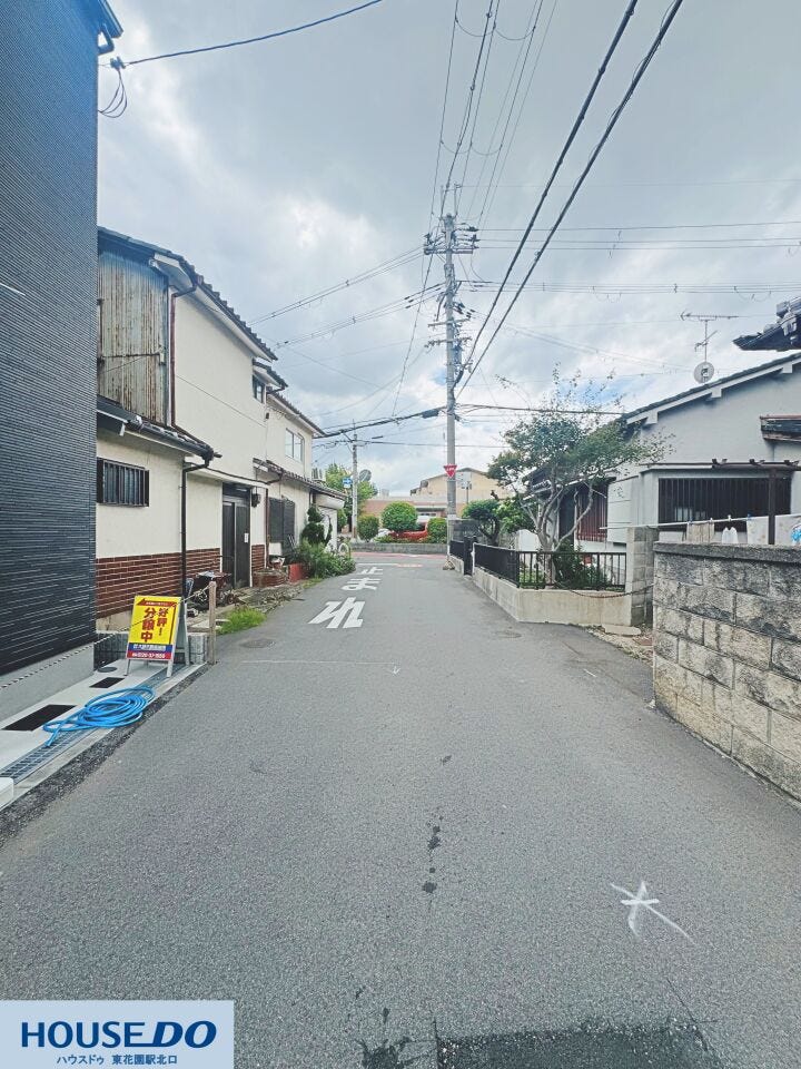 交通量が少なく整然とした周辺環境!街路樹や近隣の緑が見え、穏やかな空気の中で心地よく過ごせます♪