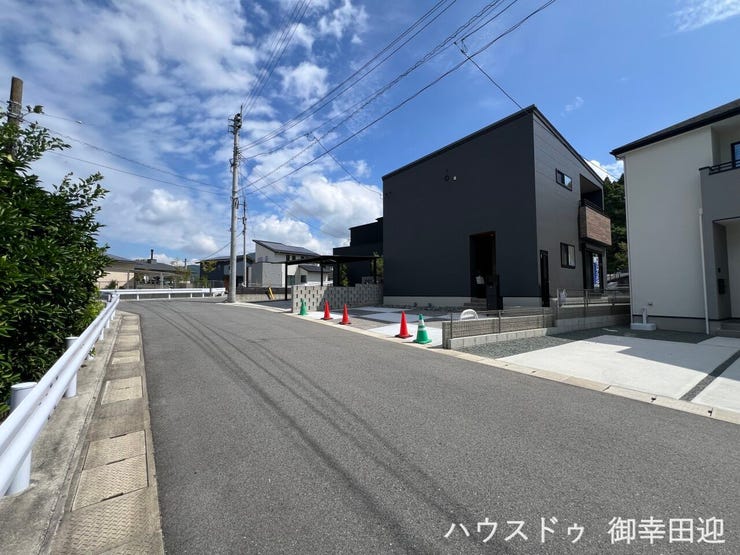 ■理想を叶える新しい暮らしの舞台■高いデザイン性と機能性を兼ね備えた住まい。ここで、家族の新しい物語が始まります。