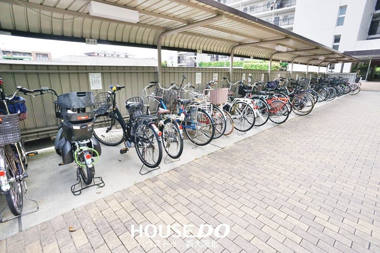 ■屋根付きの駐輪場を確保♪雨の日でも自転車が濡れにくく、通勤・通学にも便利です!