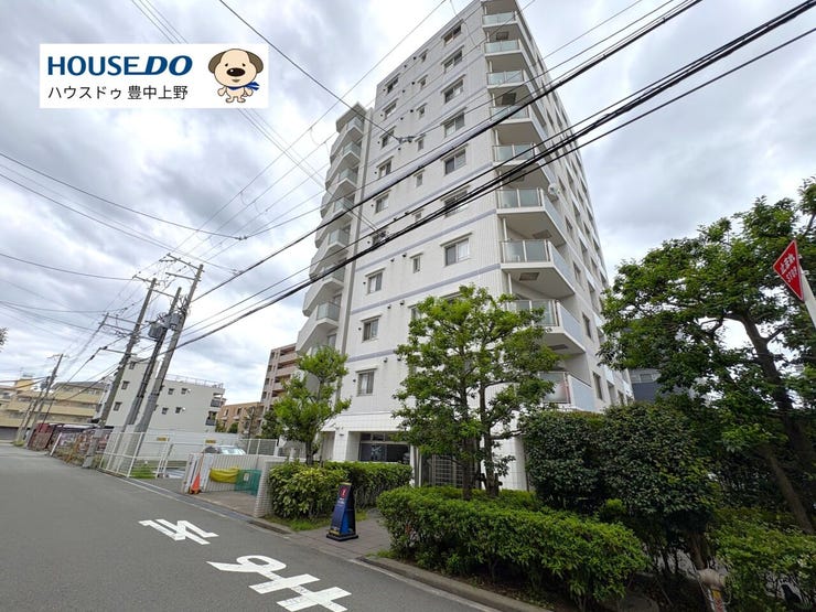 阪急宝塚線「服部天神」駅徒歩約4分の交通利便性の高いお住まい。オートロックや防犯カメラが設置されておりセキュリティ面も安心♪徒歩10分圏内にスーパーなども揃っており住みやすい住環境です。